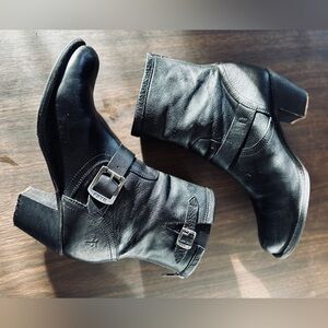 FRYE Karla Engineer Short Moto Bootie | Black Leather 
Ankle Heel Shoe Women 8.5